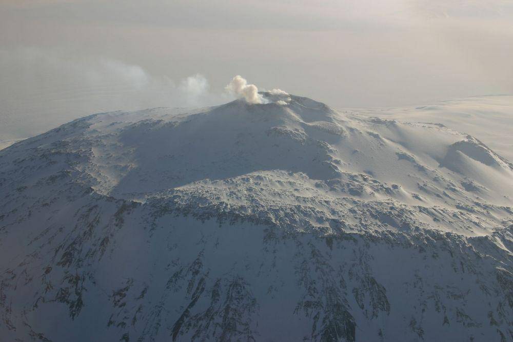 potret puncak gunung Erebus (commons.wikimedia.org/User: Rémih)