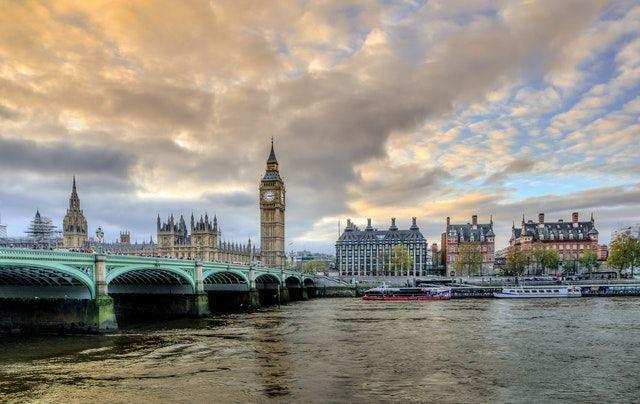 Ikonik dan Bersejarah, 9 Potret Memukau Landmark Jembatan di London
