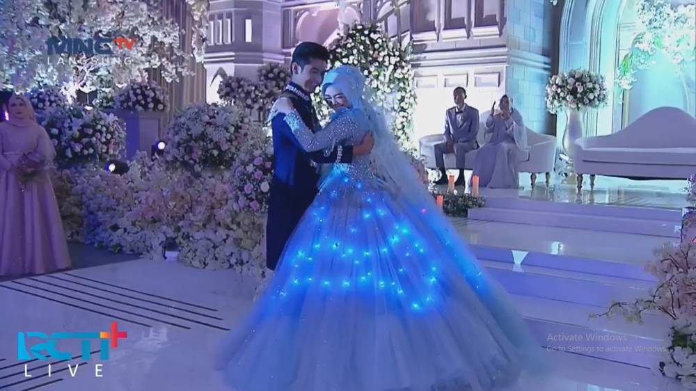 Gaun dan Makeup Resepsi Nikah Ria Ricis dan Teuku Ryan (dok. RCTI Plus)