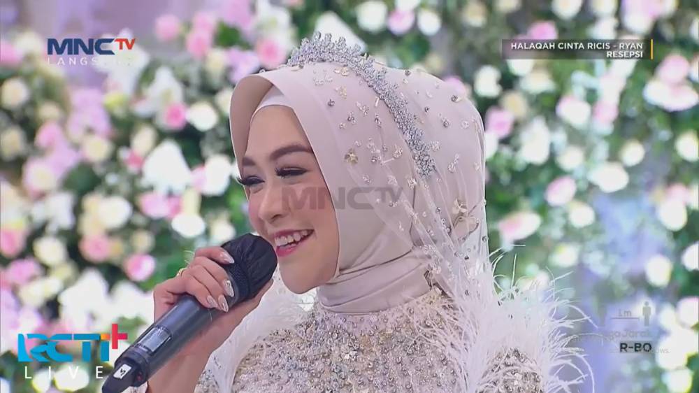 Gaun dan Makeup Resepsi Nikah Ria Ricis dan Teuku Ryan (dok. RCTI Plus)