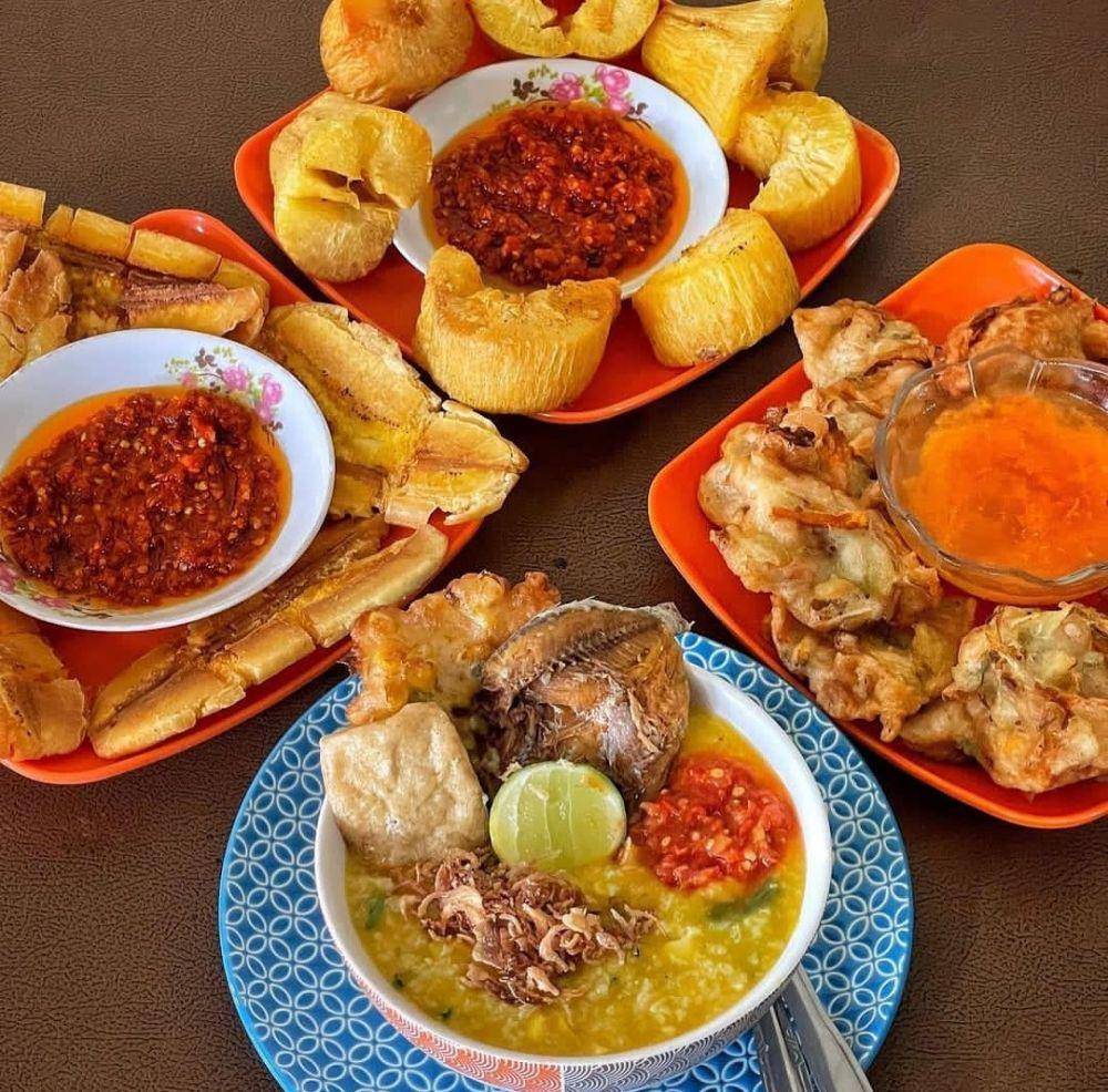 Bubur Manado dan aneka gorengan (instagram.com/buburmanado12)
