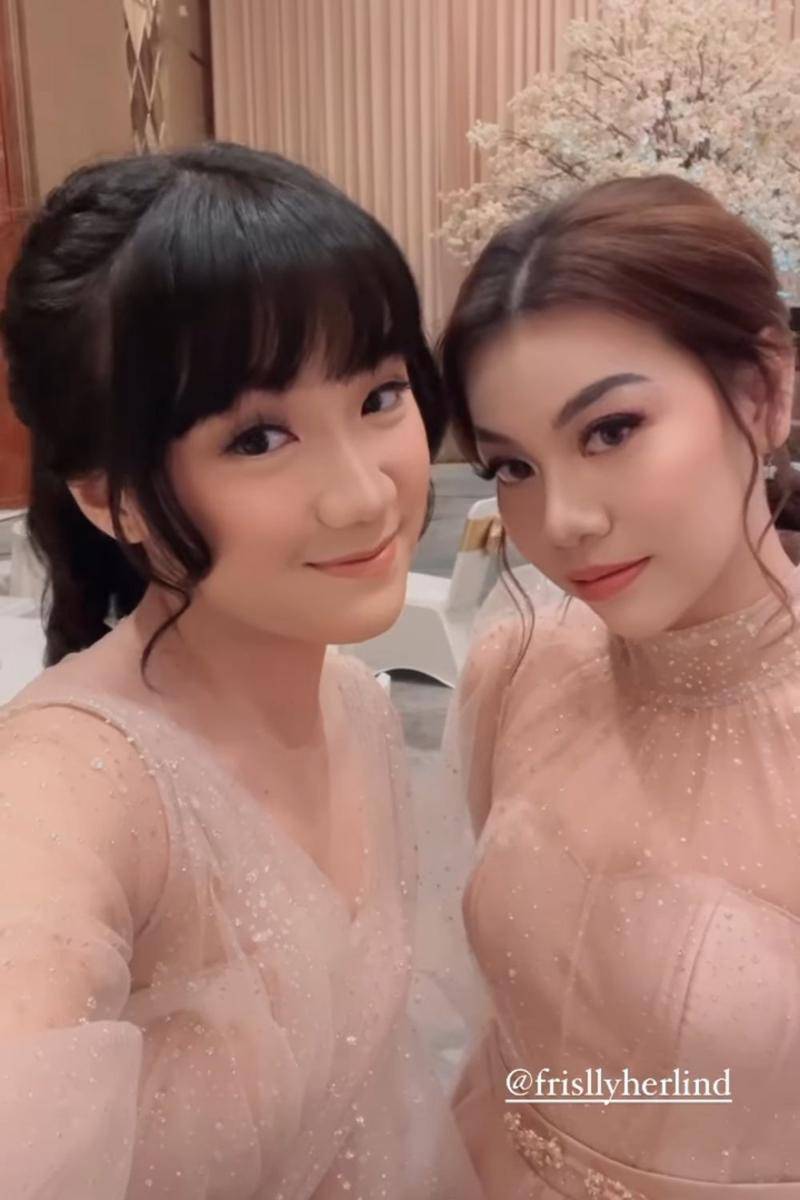 Cindy Gulla dan Frislly Herlind (instagram.com/cgulla)