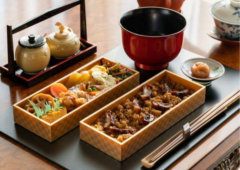 ilustrasi chicken teriyaki bento (unsplash.com/Richard Iwaki)