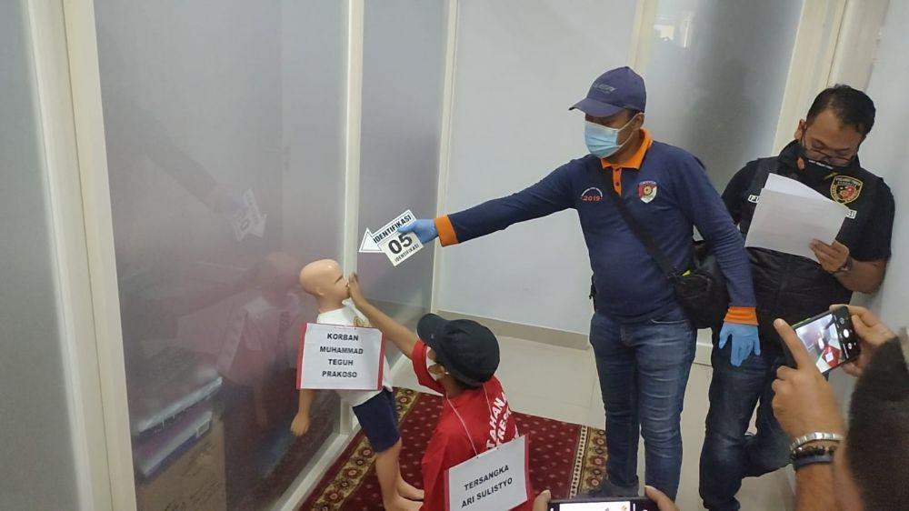 Reka ulang adegan pembunuhan balita oleh ibunya sendiri (dok. Istimewa)