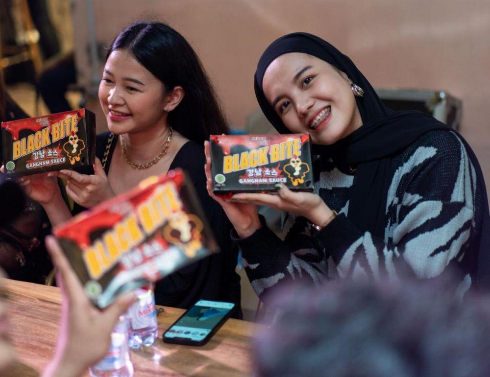 Unik! Black Bite Gangnam Style, Camilan Ayam Dipadukan Arang