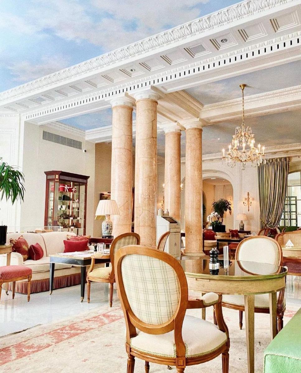 Le Bristol (instagram.com/lebristolparis)