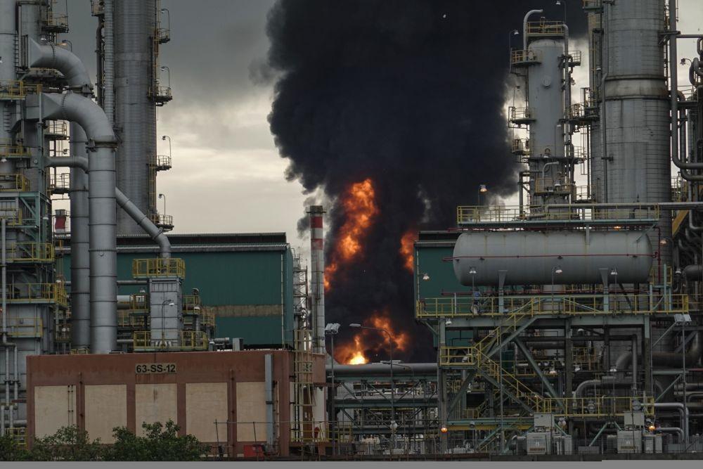 Pertamina Evaluasi dan Investigasi Kebakaran Tangki Kilang di Cilacap
