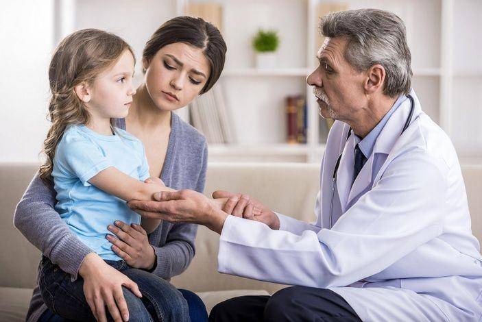 ilustrasi pemeriksaan kulit oleh dokter (brisbanekids.com.au)