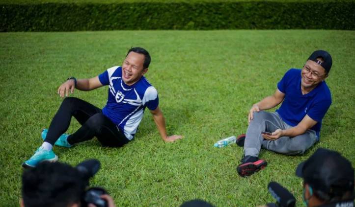 Ketum PAN Zulkifli Hasan (Zulhas) bersama Ketua DPP PAN Bima Arya Sugiarto usai lari pagi di Kebun Raya Bogor saat safari politik Zulkifli ke Bogor pada 12-13 November 2021. (ANTARA/HO/PAN)