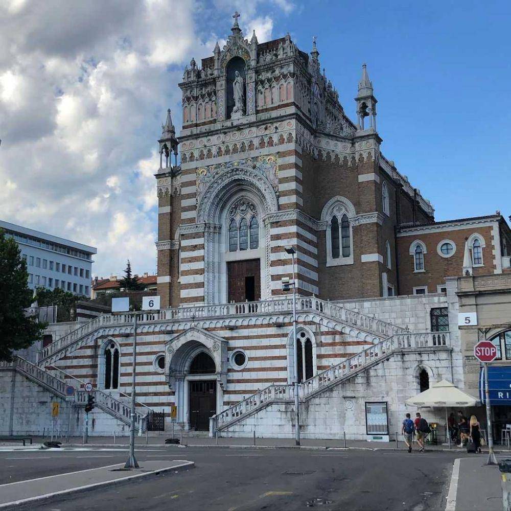 Capuchin Church (instagram.com/tourwith_an)