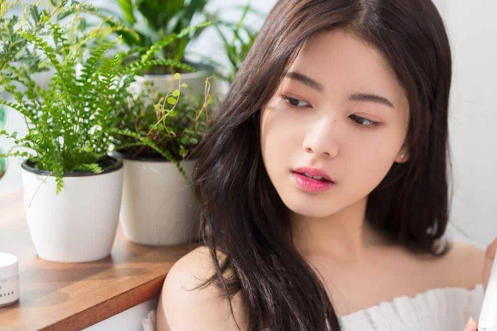 10 Angle Selca ala Roh Jeong Eui, Bisa Kamu Sonten Biar Gak Mati Gaya!