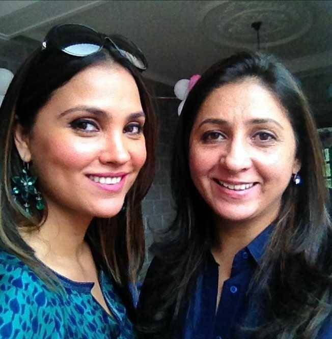 Lara Dutta dan saudaranya (instagram.com/larabhupathi)