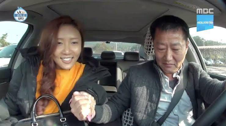 Hwasa MAMAMOO dan ayahnya (dok. MBC)