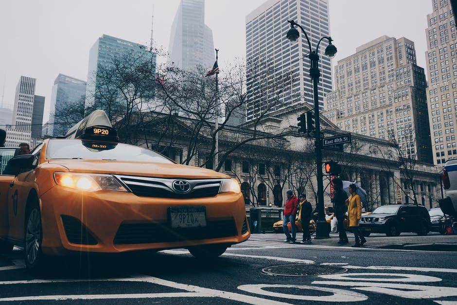 ilustrasi mobil taxi (Pexels/Steven Arenas)