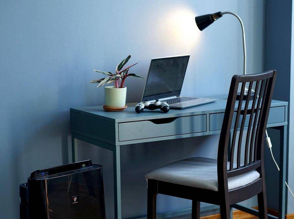 Ilustrasi produk laptop dan speaker dari SHARP. (instagram.com/sharp_russia)