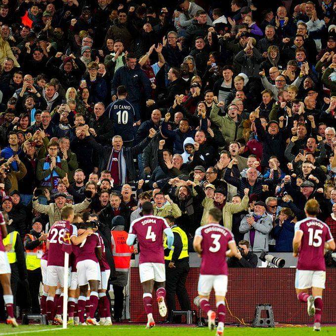 West Ham United berhasil menembus 3 besar English Premier League musim ini. (https://twitter.com/WestHam)