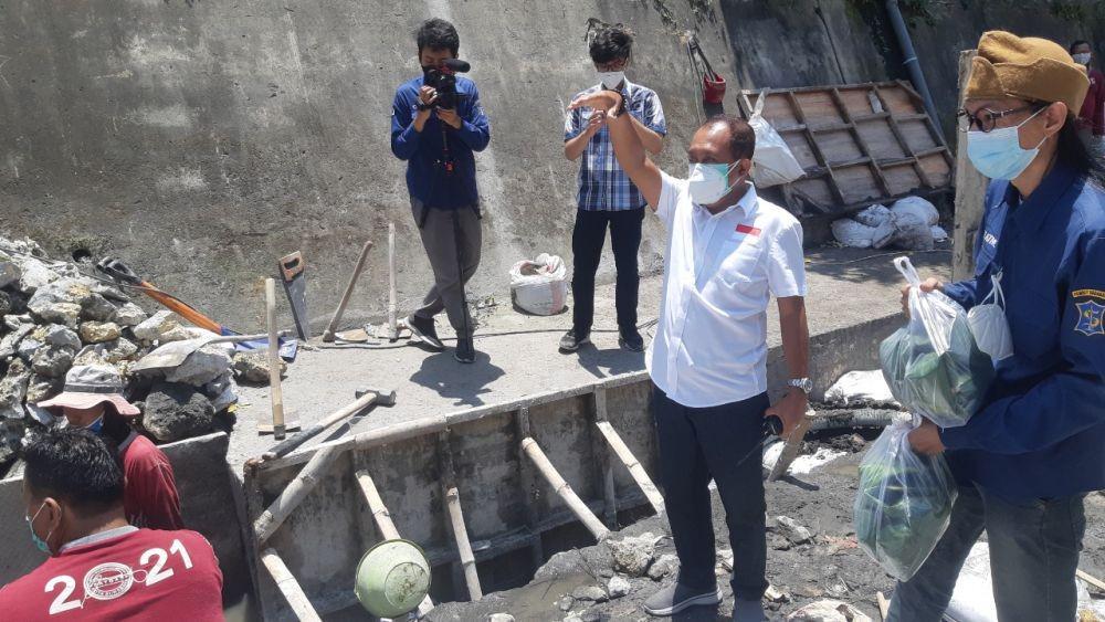 Wakil Wali Kota Surabaya, Armuji meninjau proyek infrastruktur di Surabaya. Dok. Humas Pemkot Surabaya.