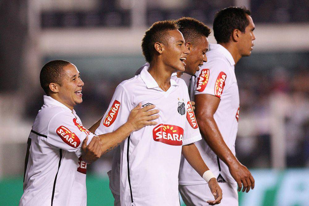 Madson Formagini Caridade bersama Neymar dan rekan satu timnya di Santos (neymarjr.com)