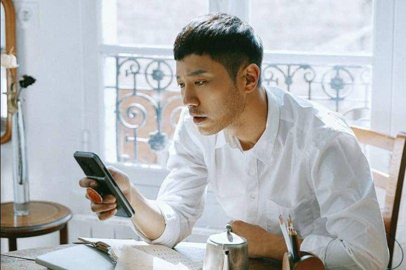 Jin Goo (instagram.com/varoent_official)