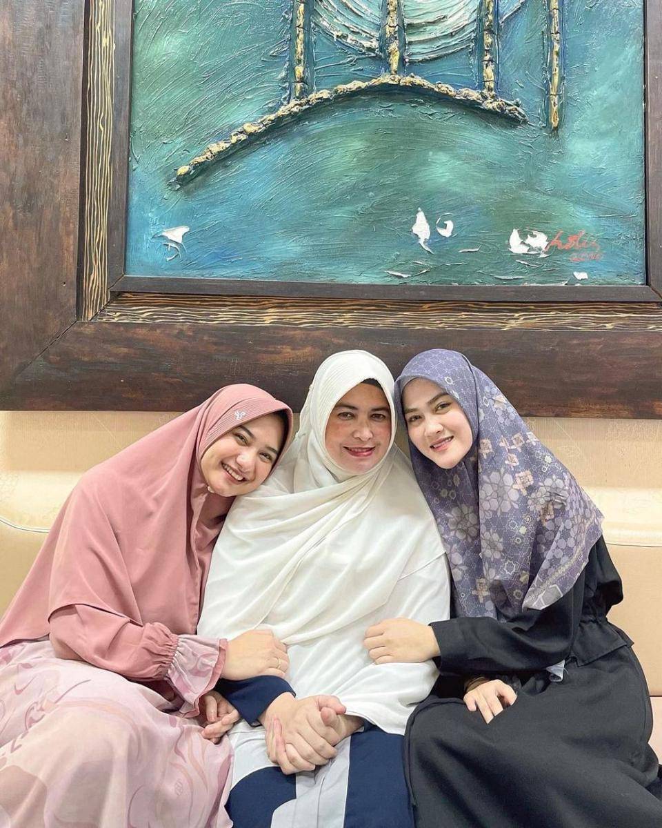 Adu Gaya Henny Rahman vs. Nadzira Shafa (instagram.com/hennyyrahman)