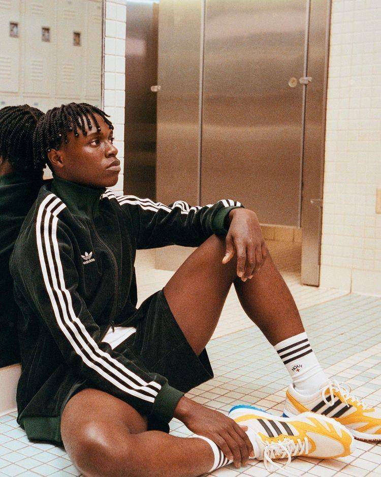 Sepatu running Noah x Adidas (instagram.com/adidasoriginals)