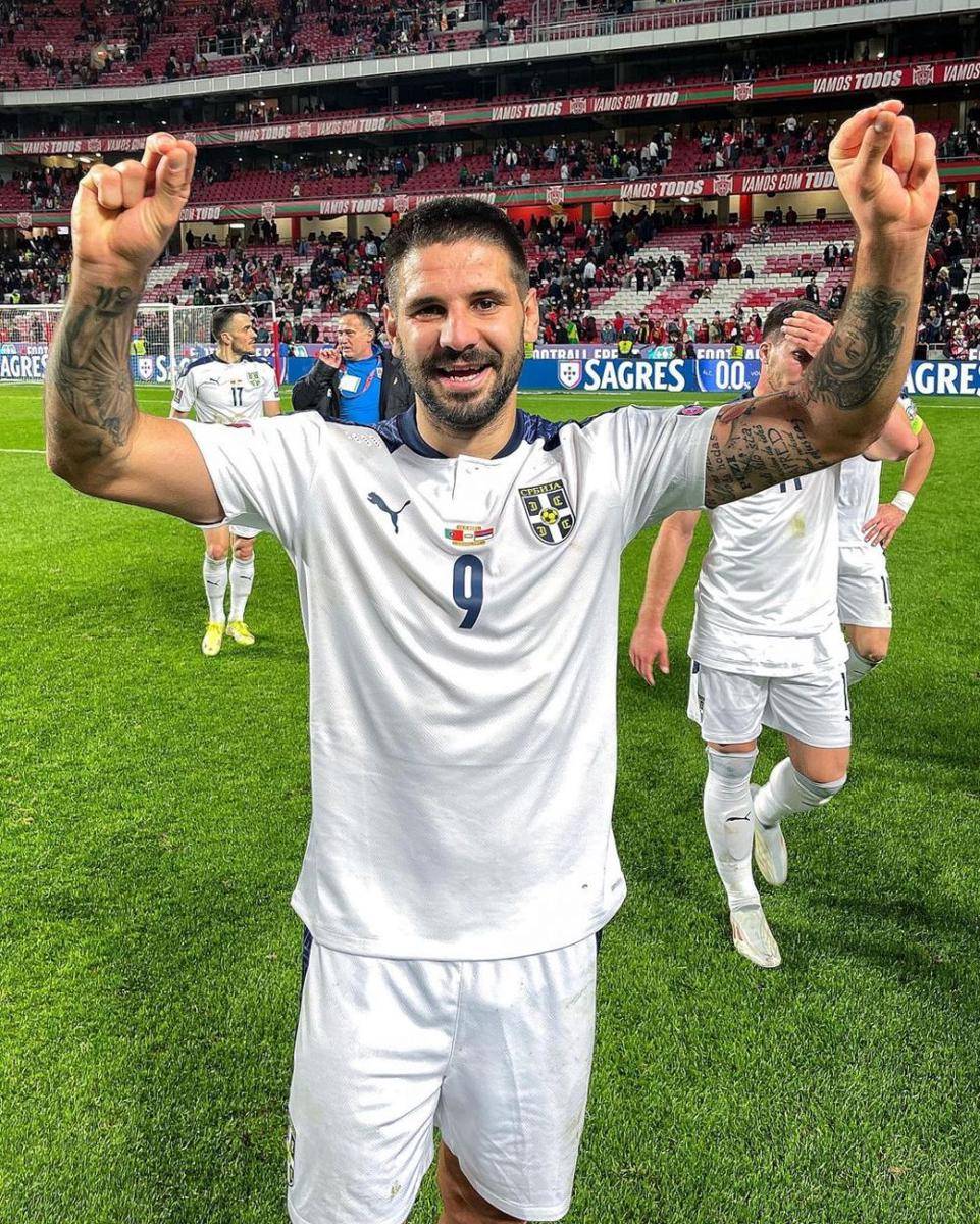 Selebrasi Aleksandar Mitrovic setelah menang atas Portugal (instagram.com/fudbalskisavezsrbije)