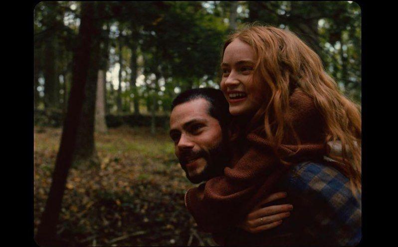 Mudah Bergaul, 10 Momen Akrab Sadie Sink Bersama Rekan Artisnya