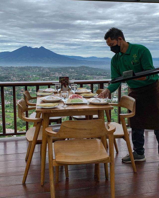 Tempat Makan di Bogor dengan Pemandangan Alam (instagram.com/damarlangitresort)