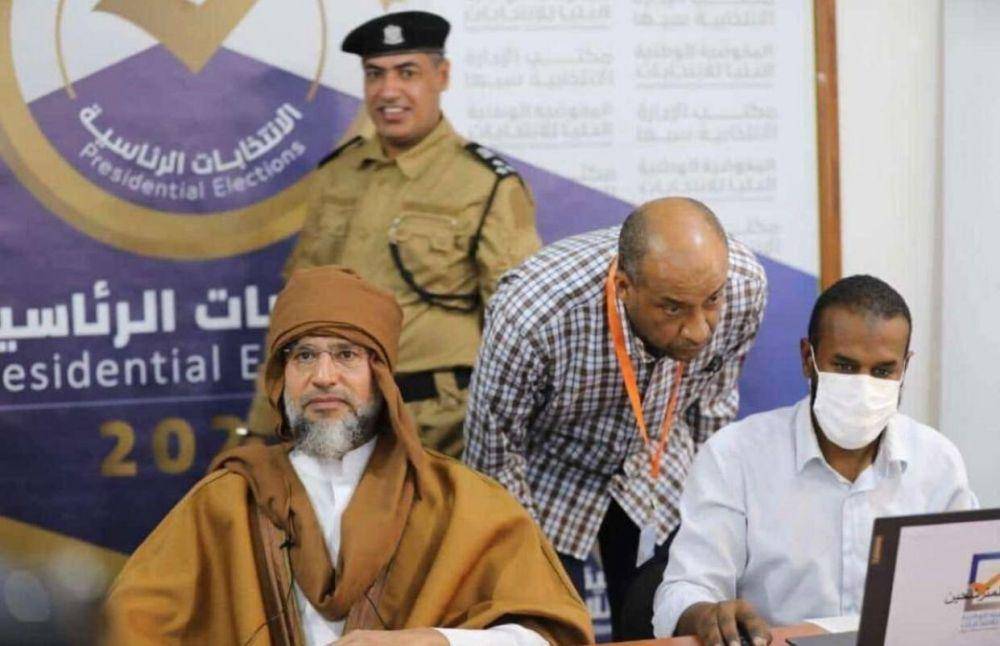 Saif Al-Islam Al-Gaddafi, putra Muammar Gaddafi saat mencalonkan diri di Komisi Pemilihan. (twitter.com/KRS intel)