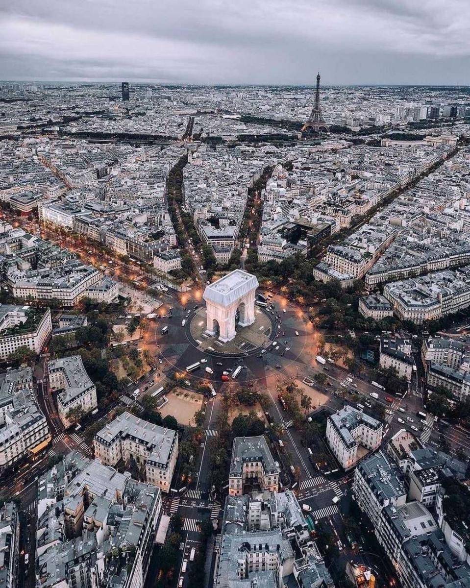 Arc de Triomphe (instagram.com/grand.houses)