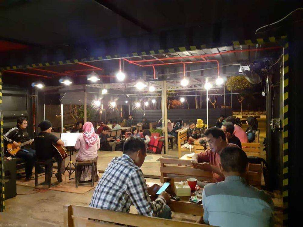Cafe Talk Tuban (instagram.com/cafetalktuban)