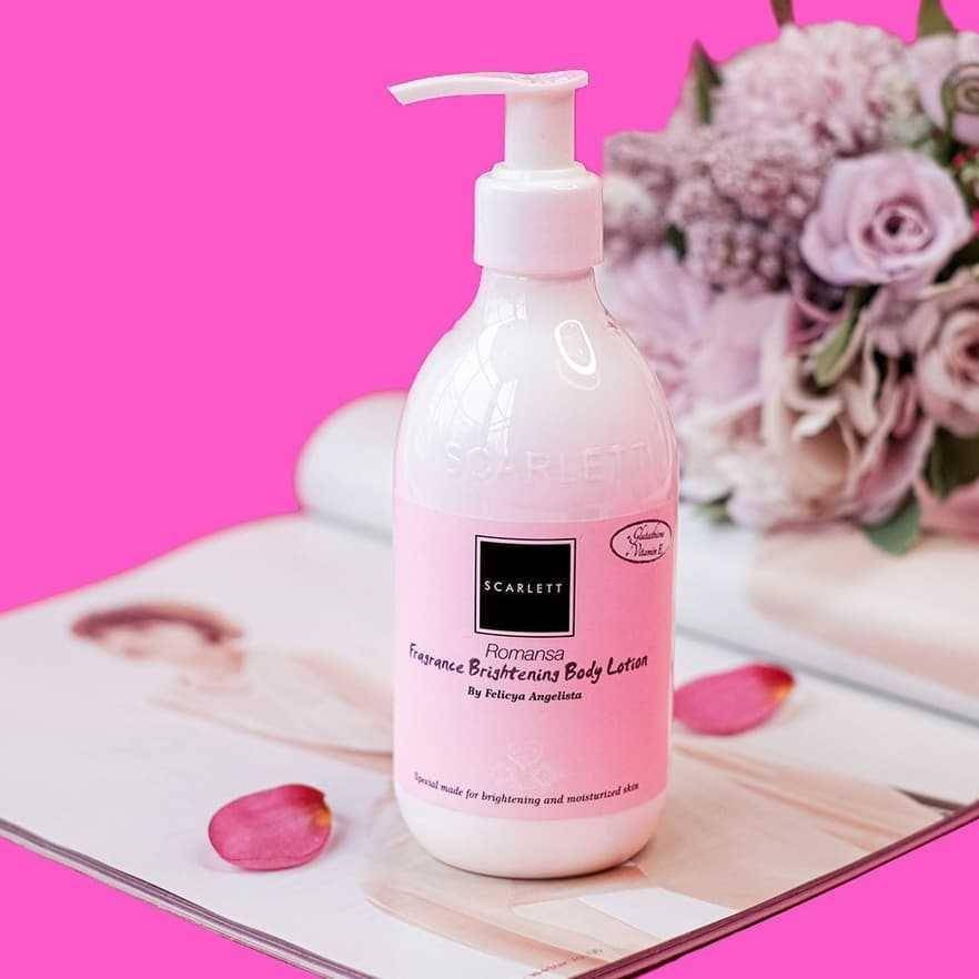 Scarlett Whitening (Instagram.com/shinee.beauty)