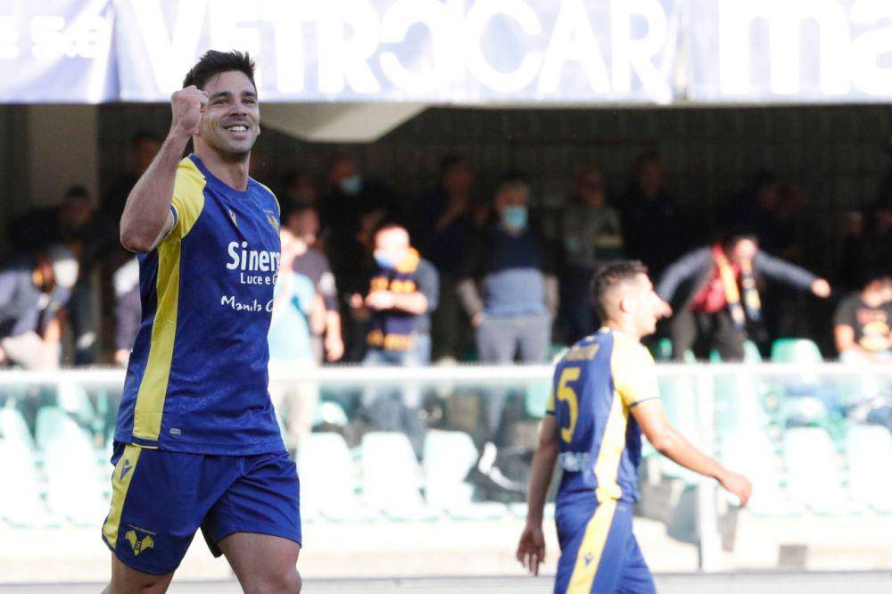 selebrasi gol Giovanni Simeone (football-italia.net)