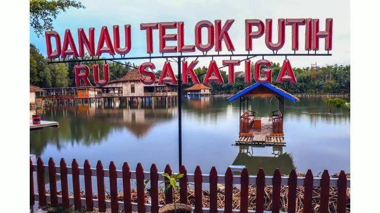 Ilustrasi Danau Teluk Putih - YouTube.com/Zulfa Family