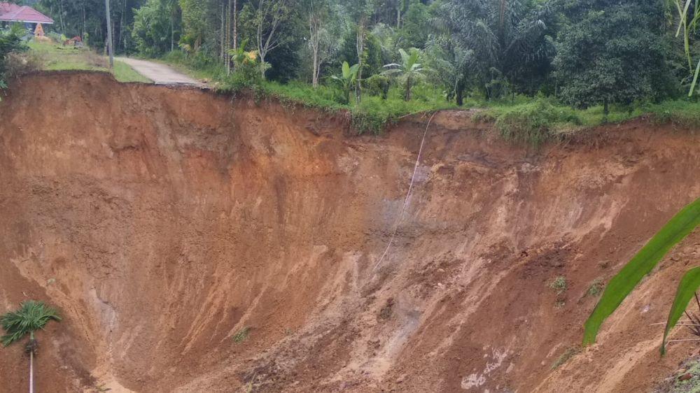 Longsor Buluh Awar dan Kinangkung, Leo Minta Pemerintah Turun Tangan