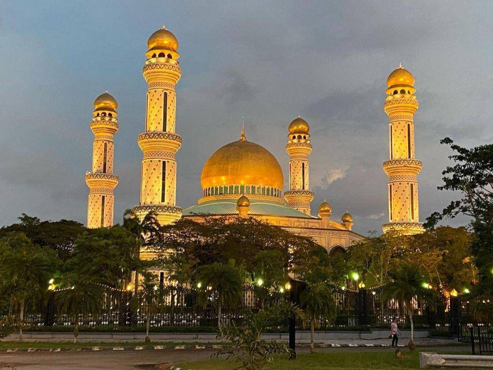 Masjid Jame 'Asr Hassanil Bolkiah (instagram.com/juusouhohei_vietnam)