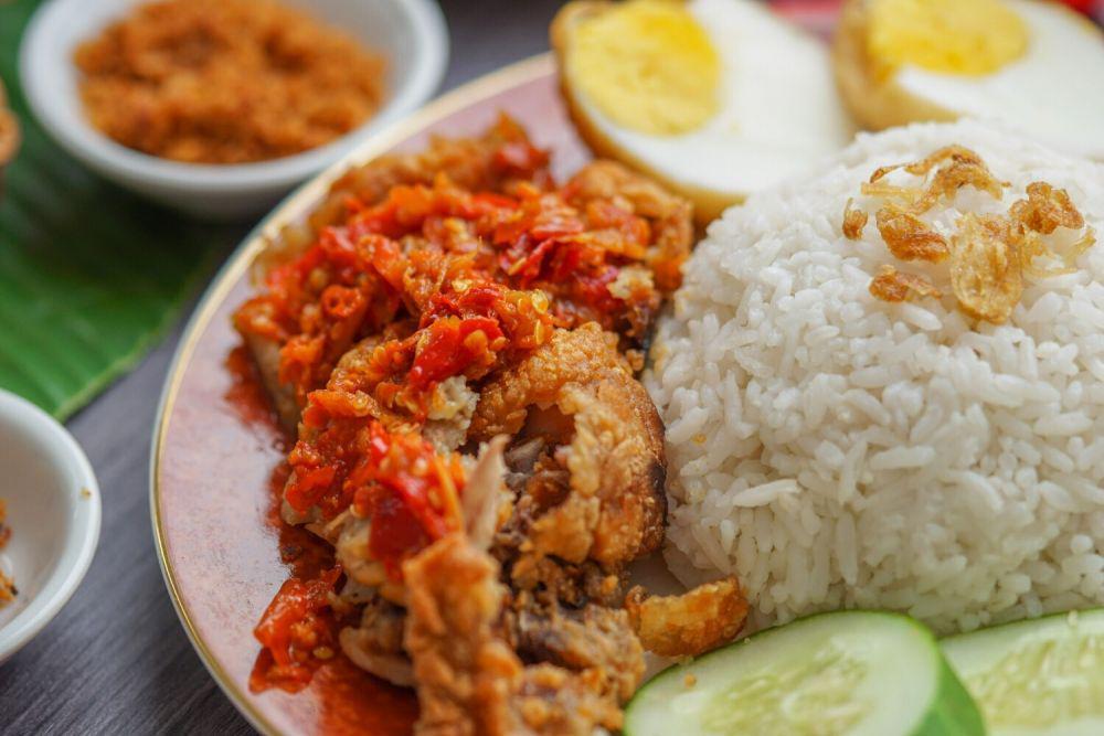 5 Bahan Ekonomis yang Paling Cocok Dibikin Geprek, Bukan Cuma Ayam!