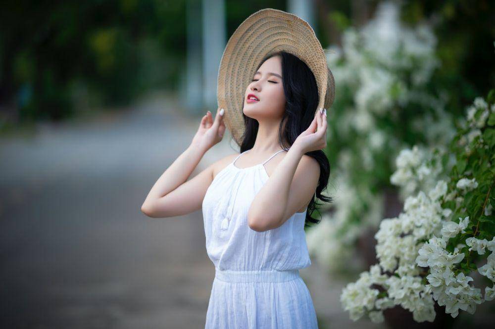 ilustrasi perempuan bertopi (pexels.com/Tieu Bao Truong)