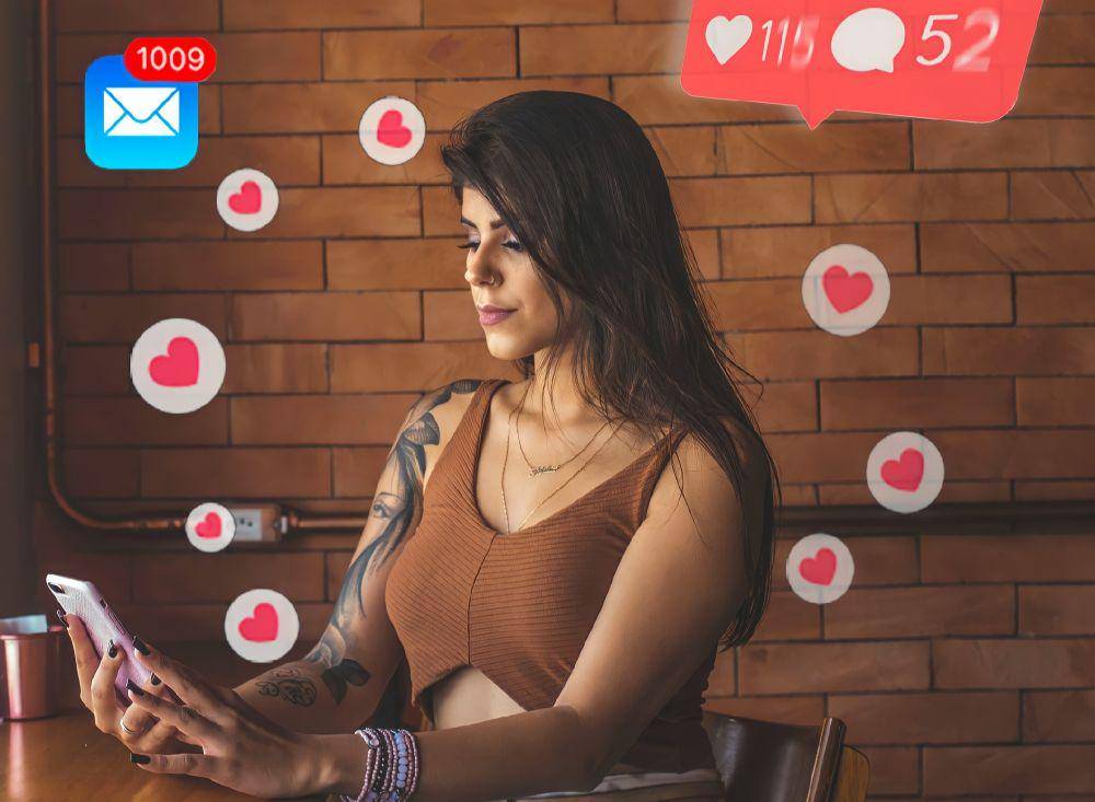 ilustrasi memberi respon di media sosial (pexels.com/Dalila Dalprat)