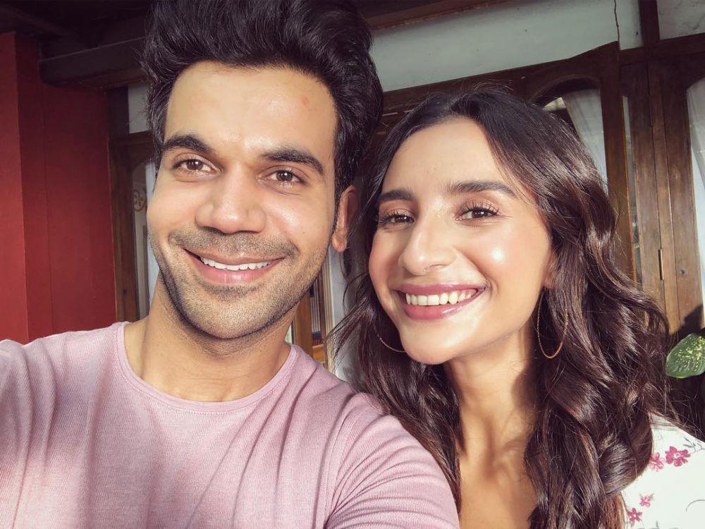 9 Potret Rajkummar Rao dan Istri, Baru Saja Beli Rumah di Juhu, Mumbai