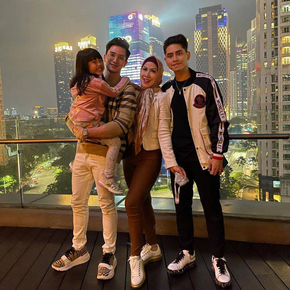 potret Venna Melinda dan buah hati (instagram.com/vennamelindareal)