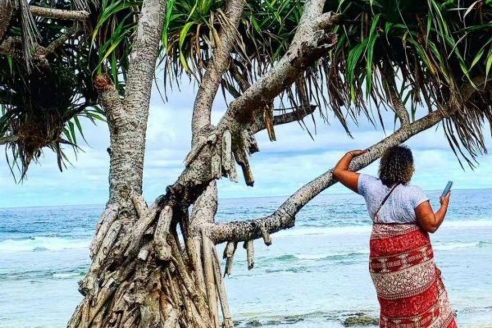 Wisatawan mancanegara yang mengunjungi Tuvalu. (youngpioneertours.com)