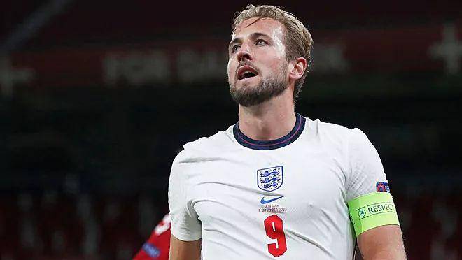 Harry Kane tampil membela Timnas Inggris. (marca.com)