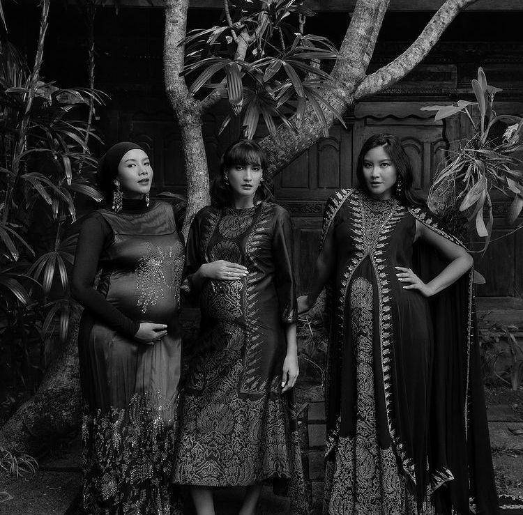 Maternity Nadine Chandrawinata, Zivanna Letisha, Dea Rizkita (Instagram.com/dennytjan)