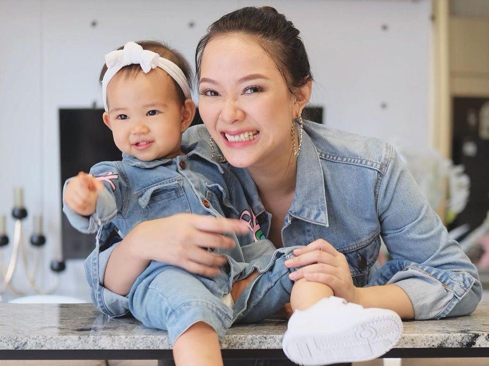 9 Potret Ariella, Anak Presenter Yuanita Christiani yang Menggemaskan