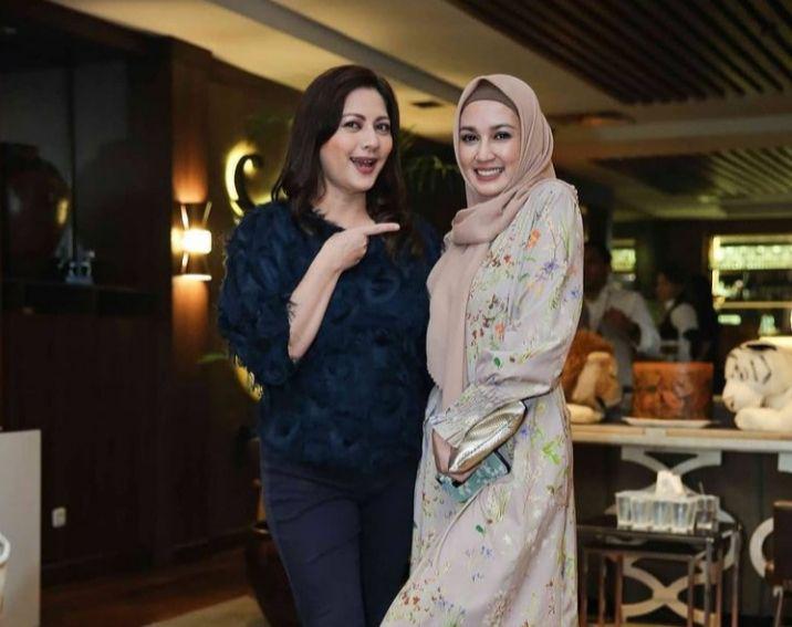 9 Potret Cut Keke dan Dina Lorenza, Pernah Dinikahi Pria yang Sama