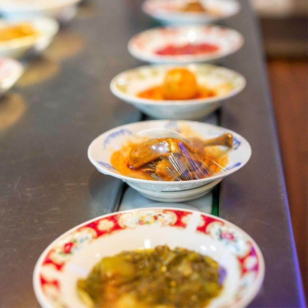 'Aroma Padang' Restoran Minang ala Jepang, Ada Keretanya!