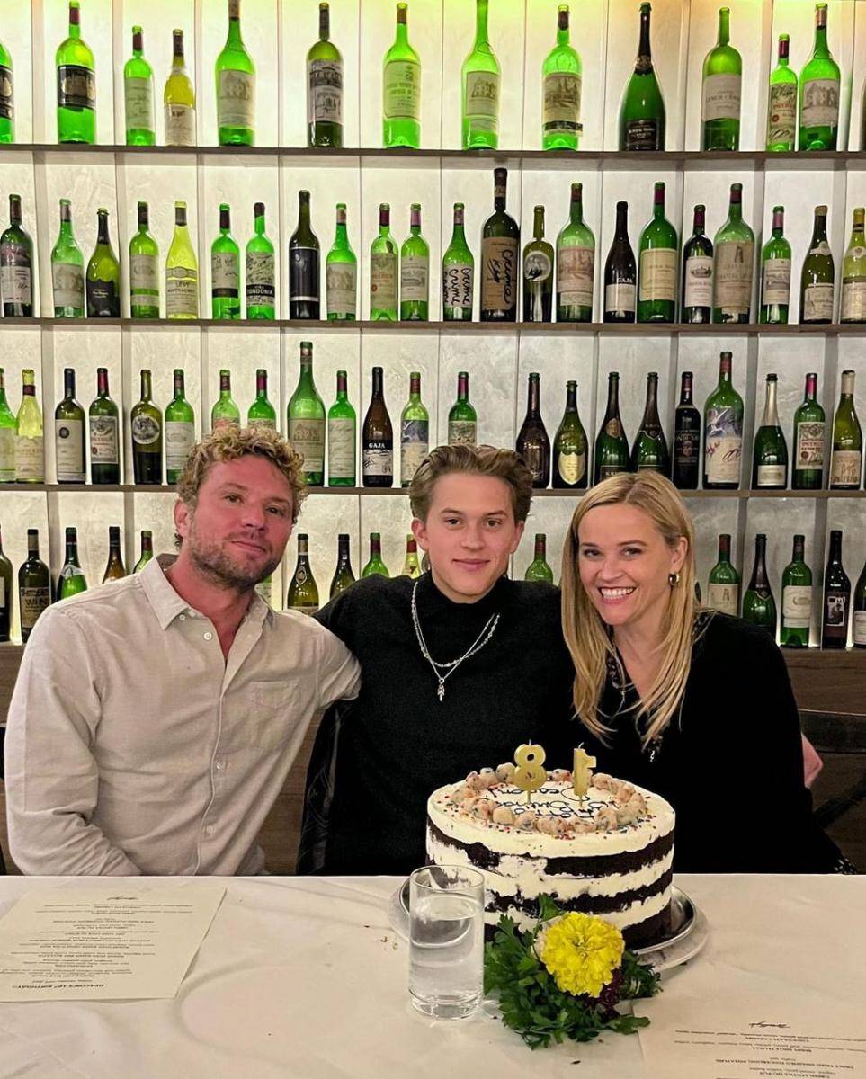 potret Deacon Phillippe bersama kedua orang tuanya (instagram.com/deaconphillippe)
