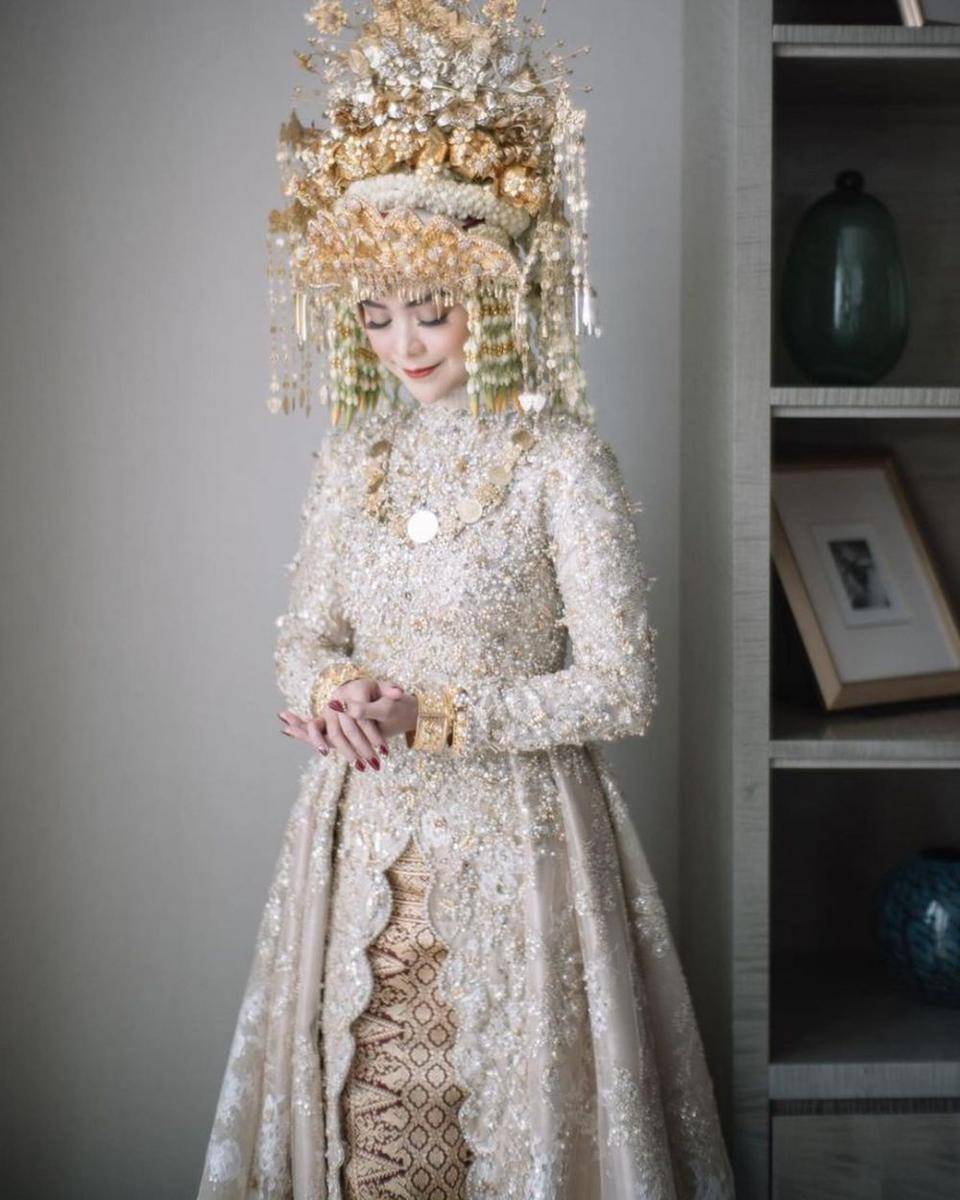 Kebaya akad nikah nikah Ria Ricis. (Instagram.com/anjiasmara)