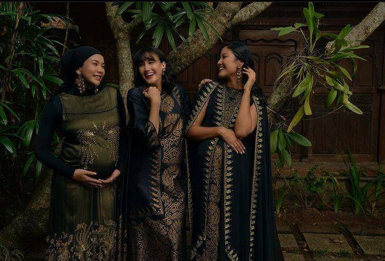 Maternity Nadine Chandrawinata, Zivanna Letisha, Dea Rizkita (Instagram.com/dennytjan)